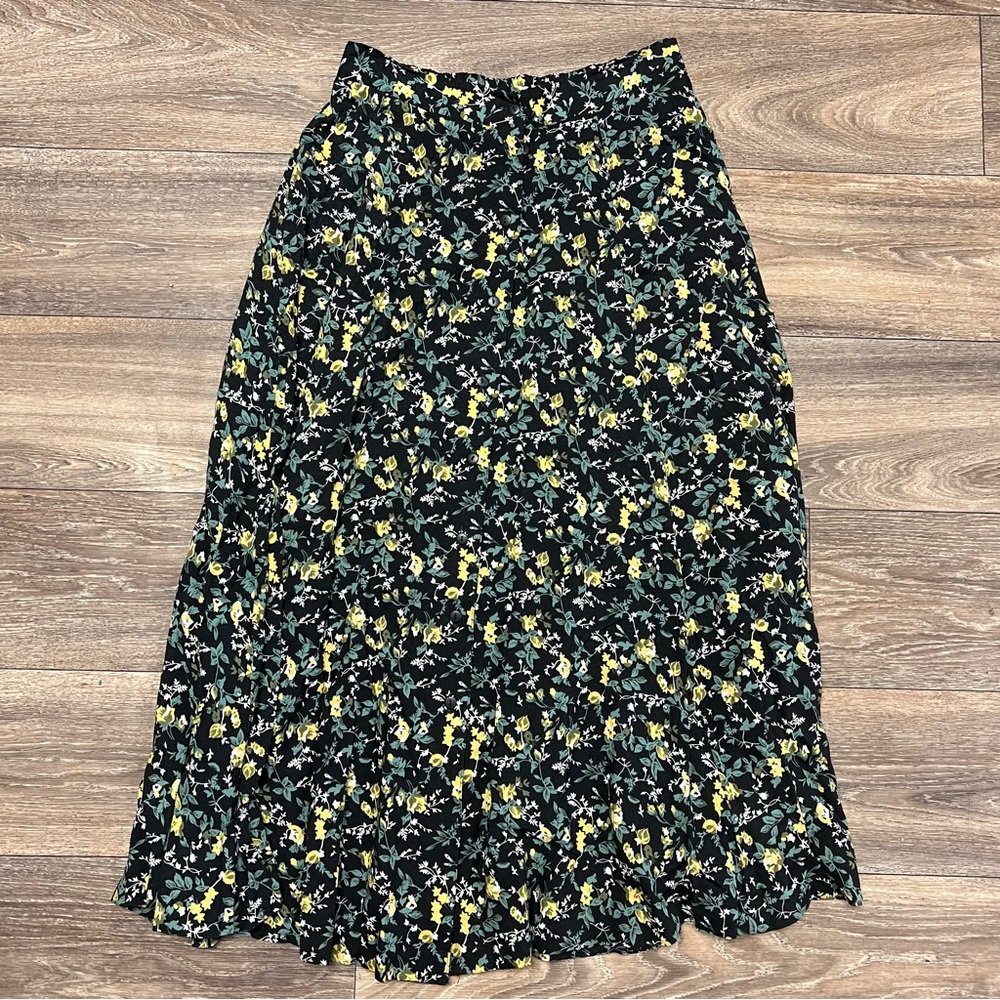 ❗CLOSET LIQUIDATION❗️Kathie Lee Floral Skirt